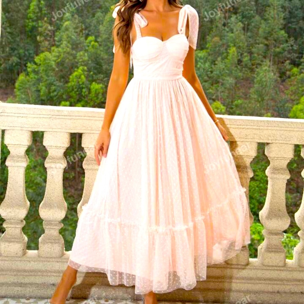 Ruby Rebellion Boutique: Tie-Shoulder Sweetheart Neckline Dress!!